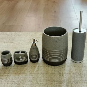 Sahara Grey Bathroom Accessory Set (Bedbath&beyond)